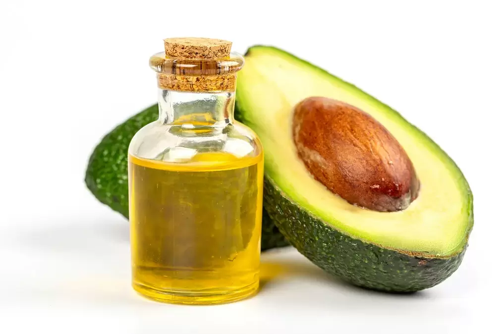 Huile d'avocat dans le cadre de la crème Eudalie
