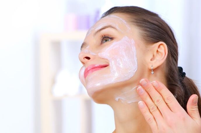 Recettes de masques anti-âge pour le visage.
